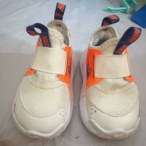 Nike Flex Toddler White and Orange Shoes